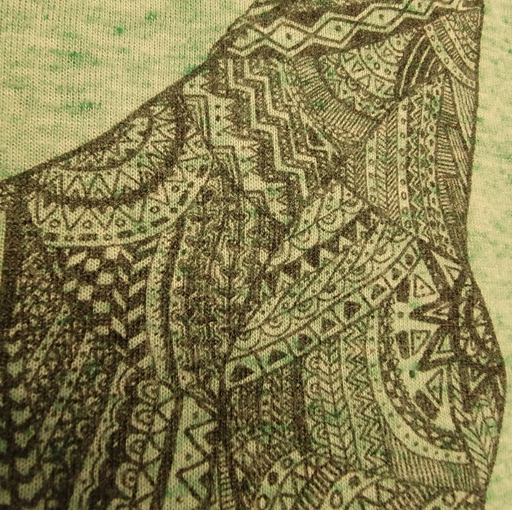 Empire mandella giraffe v-neck shirt size medium - Picture 6 of 7